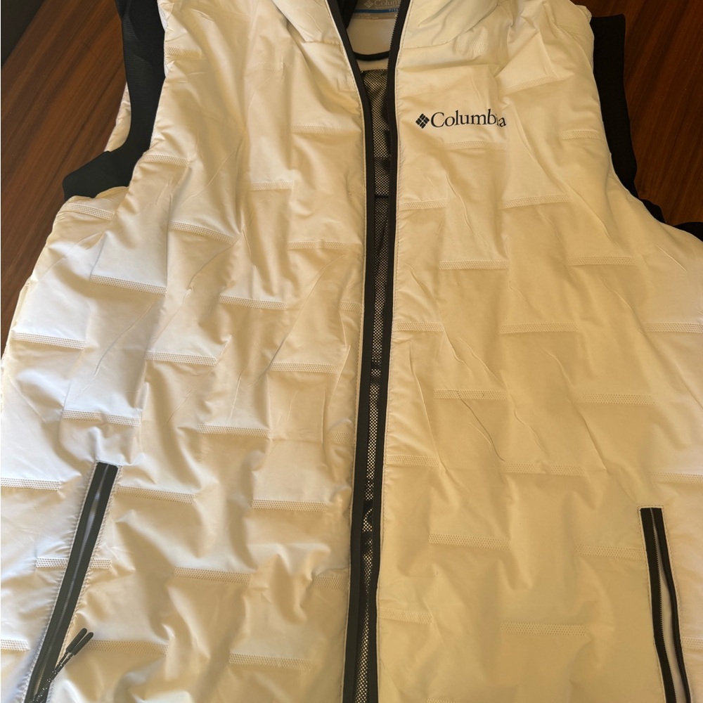Columbia White Quilted Vest with Black Accents
